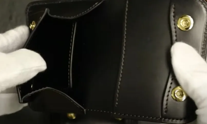 ワイルドスワンズのミニ財布、パームV2/新革ロイドヴァッシュのご紹介